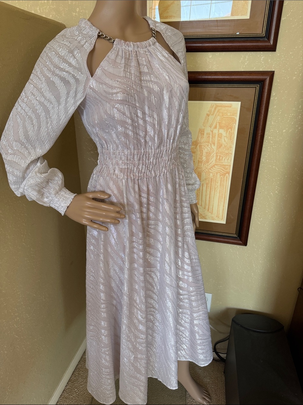 Michael Kors Women’s White & Silver Shimmer Evening Dress with chain sz XS